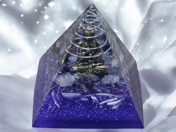 Orgonite pyramide bouddha violette
